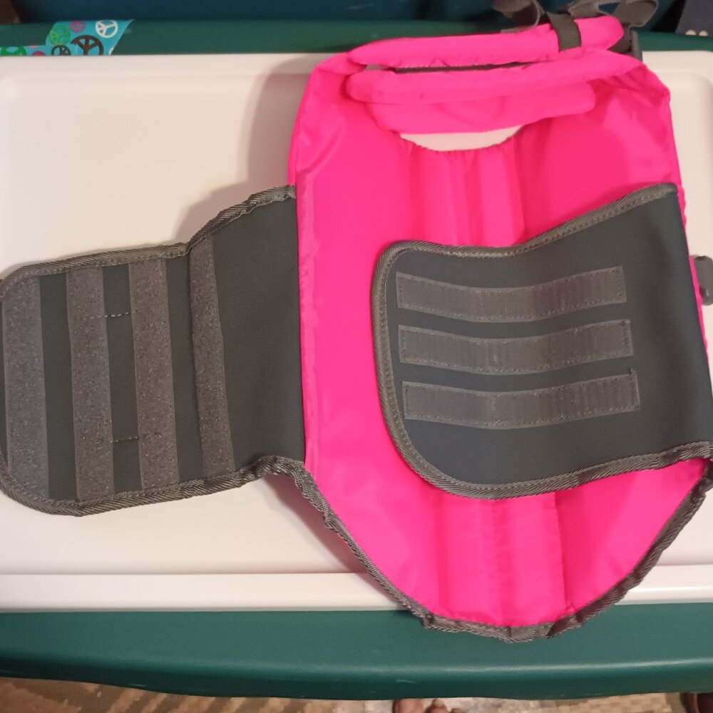 Outward Hound Granby Splash Dog Life Vest for Swimming, Boating & Water Safety - Picture 7 of 16